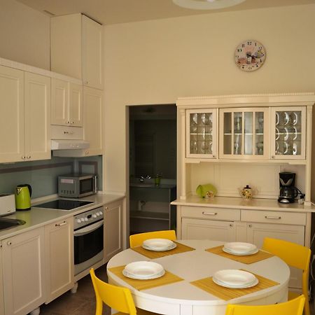 Sunflower 2BDR Flat By Ruterra Prag Exterior foto