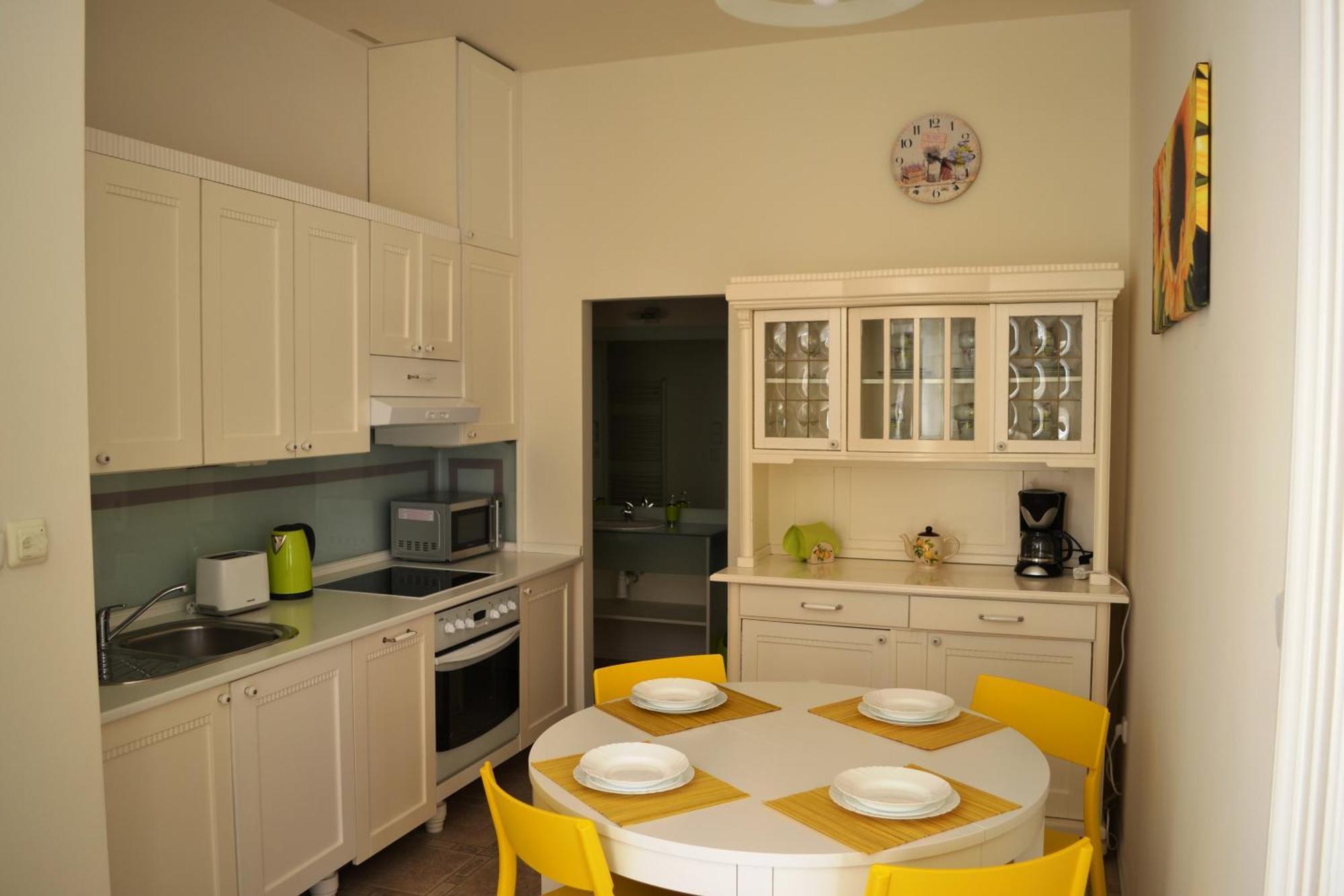 Sunflower 2BDR Flat By Ruterra Prag Exterior foto