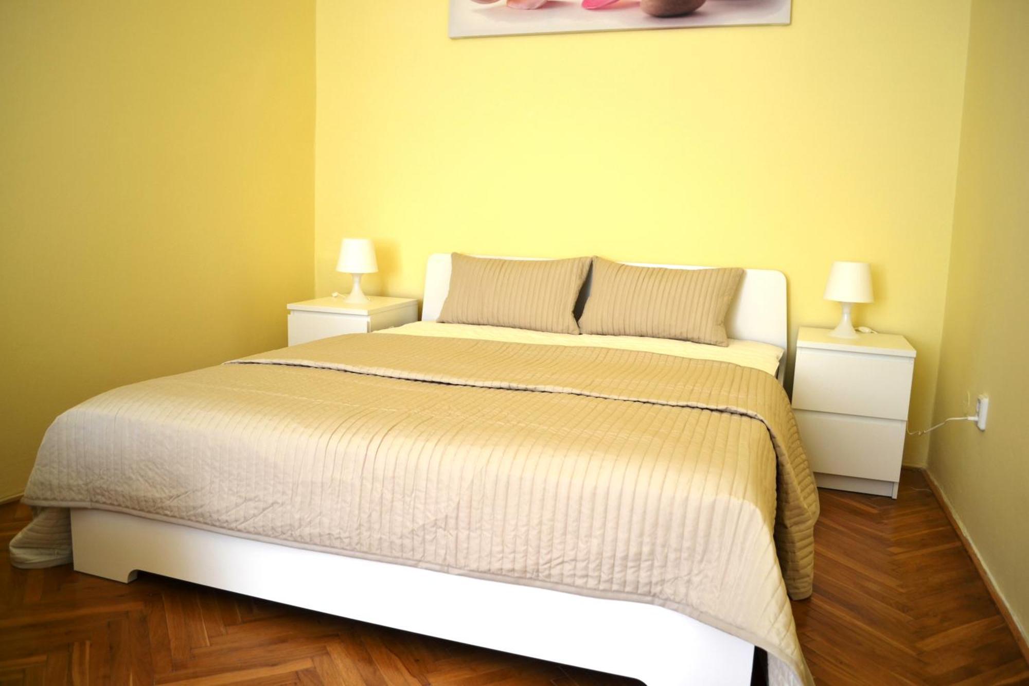 Sunflower 2BDR Flat By Ruterra Prag Exterior foto