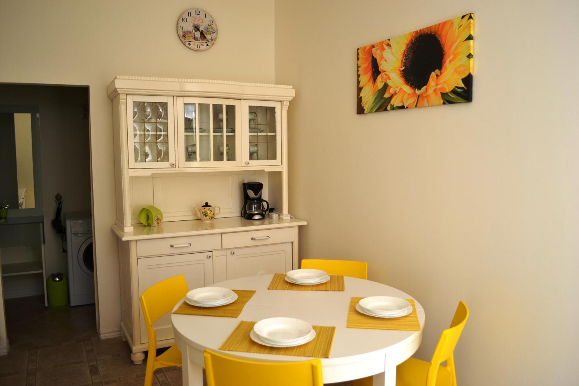 Sunflower 2BDR Flat By Ruterra Prag Exterior foto